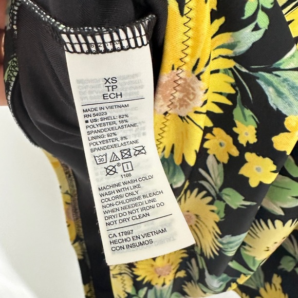 Old Navy Yellow Flower swim suit size xs - Picture 6 of 6